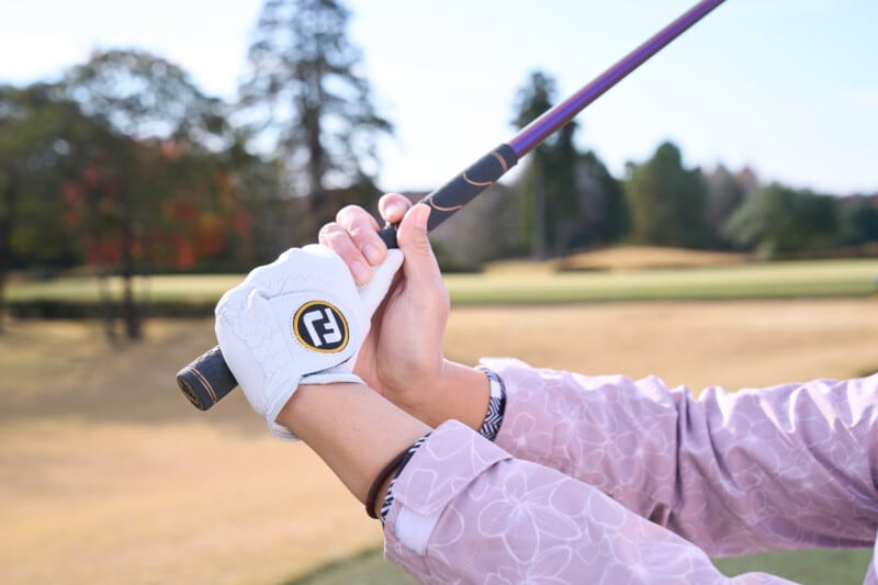 体が硬い人は「カカトを上げる」と大きく飛ぶ!すぐ実践できるドライバーのコツ