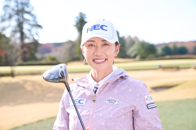 体が硬い人は「カカトを上げる」と大きく飛ぶ!すぐ実践できるドライバーのコツ