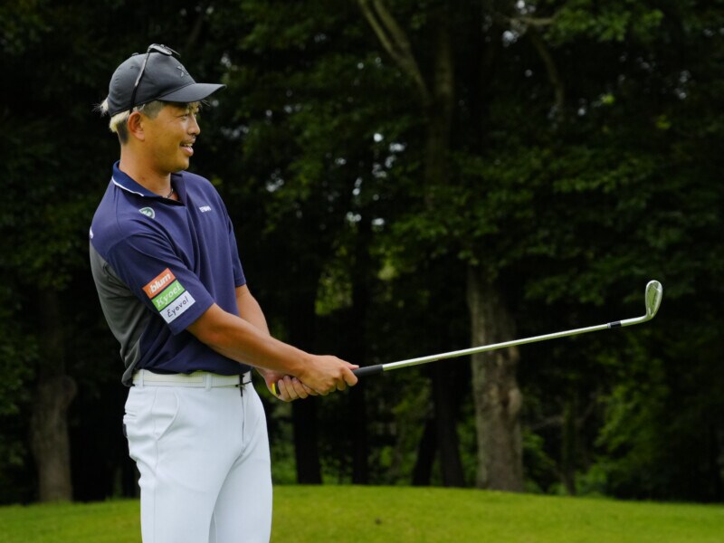 「グリップエンドをヘソに向ける」と狙った方向に打てる!人気コーチが解説