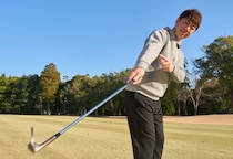 アプローチの不調は手首のせいかも？インパクトが安定する打ち方をレッスン