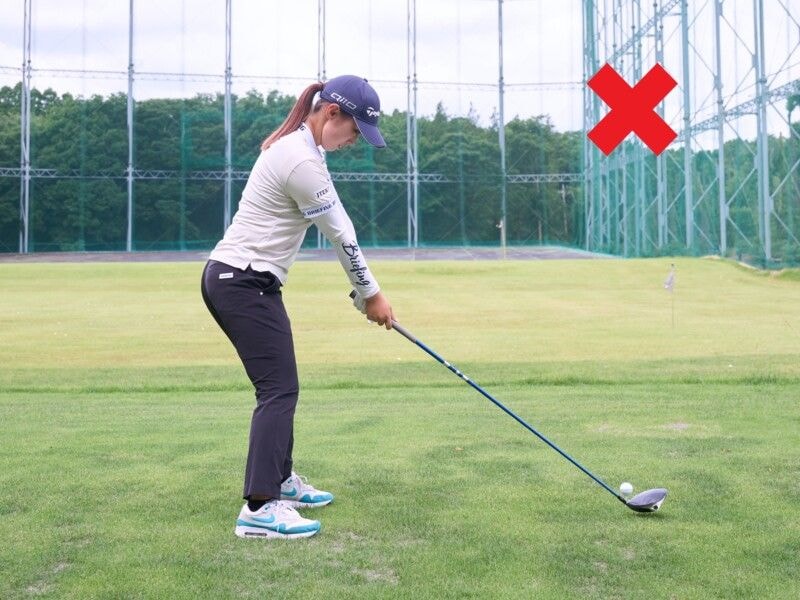 どっちが飛ぶ構え?ポイントは“右ヒジ”