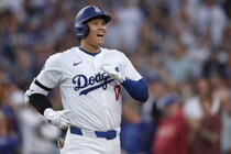 【金箔】 等身大サイズの“大谷翔平” 5500万円、 ゴジラは「1億1000万円」！？　ゴージャス過ぎる展示…　純金製フィギュアも