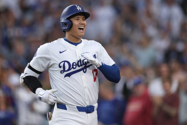 【金箔】 等身大サイズの“大谷翔平” 5500万円、 ゴジラは「1億1000万円」!? ゴージャス過ぎる展示… 純金製フィギュアも