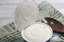 アイスのフタ裏ペロリ…あなたもやってない！？“ひとり食事”の自由気ままな食事マナーにSNS「あるある」の声