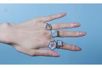 永遠に受け継がれる “消費されない” ジュエリー　無二の「天然ルース」と、地金はリサイクルシルバー