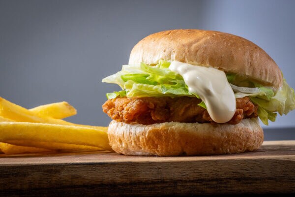 好きな《ファストフード》ランキング！3割強の支持で「マック」が1位！なら、2位＆3位は？シニア店員が多くて安心感！？