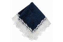 「狂気すら感じる」「声出して笑った」　近沢レースのハンカチ、驚異の“9.7万いいね”！　満月とウサギ…だけじゃないデザインに沼る人続出