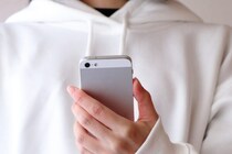 本当にやめたいと思ってる？　いつまでも 《元恋人のSNS》 をチェックしてしまう人…　その “理由” と “ホンネ”