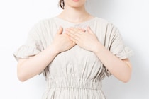 「好きだから…」「ジョークでしょ」思春期の息子に“おっぱいケーキ”を贈る投稿をめぐり物議！「不気味」「悪趣味」SNSは強い拒否感