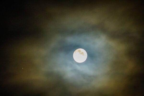 【知ってた？】十五夜だけの「片見月」は縁起が悪い？実は“2回”お月見をするのが暗黙のルール！？日本の伝統と月見団子の秘密