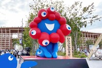 万博終了「ミャクミャク」の今後は…？「不気味」「気持ち悪い」から愛されキャラへ！異形マスコットの“先輩キャラ”が示す成功の道