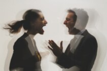 「女に生まれ変わりたい」… 男性の “嘆き” を女性らがフルボッコ　 活発化する《男女論争》、 本当に “生きづらい” のはどちらか