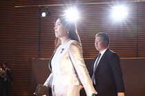 【続報】小野田大臣が告白！片山大臣の“勝負銀ドレス”「同じもの」だった！？「ヒール履くと180cm」の高身長事情も明かしXで大反響