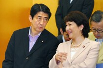 《安倍晋三》 が10月26日未明に「トレンド入り」した 3つの理由…　高市政権のウラで、今なお強まる安倍氏の “影響力”