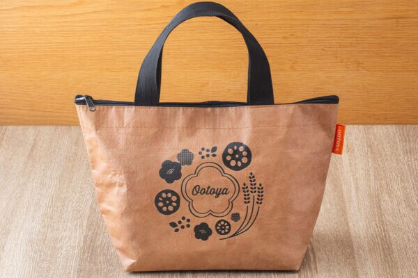 【福袋】「大戸屋」6250円もお得になる「まんぷく袋」！？お弁当バックや「まんぷくーぽん」×2枚ほか“中身”を紹介