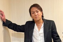 「天才すぎ」「じわじわくる」狩野英孝のハロウィーンコスプレにSNSが爆笑！「エイコーバックスかよ…」発想力に称賛の声