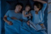 「連れ子邪魔？」「これは性教育」人気YouTuber夫婦が炎上…！夫婦の性行為を子どもの前で語るのはアウト？「性にオープン」の境界線がSNSで物議