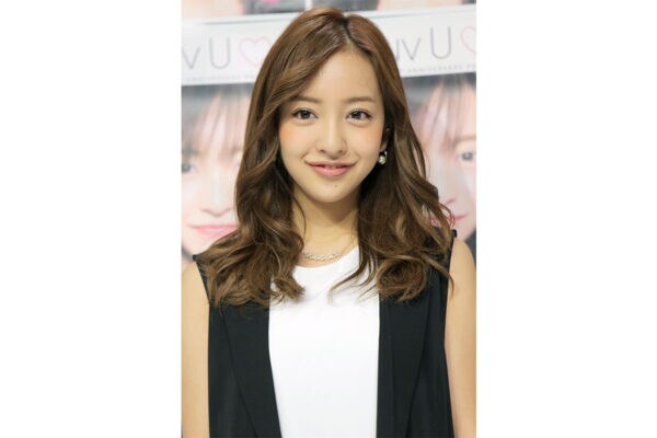 《板野友美》34歳、ダイエット法に賛否、30キロ台の体重公表「低体重すぎ」「心配」の声相次ぐ