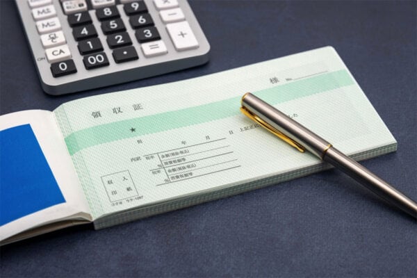 【領収書あるある】聞き間違いにもほどがある…？　“あり得ない仕上がり” になった 《あて名》 に「エグいてww」「こんな世の中じゃポイズン♪」