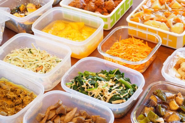 「勝手で過剰なおせっかい」なの！？夫への“作り置きご飯”が冷凍庫に残されてたら…SNSで《妻の母親化》が物議