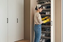 扉を開けたら「ムワッ」は危険信号？ 下駄箱を清潔に保つ収納＆掃除の徹底ガイド