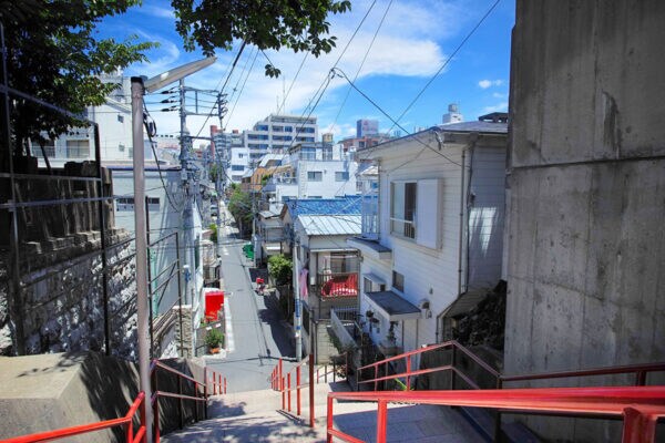 「あのシーンの空気の中で暮らしたい」アニメの聖地で住んでみたい街ランキング。3位多摩、2位東京23区…圧倒的1位は?大人気スポーツ漫画の聖地