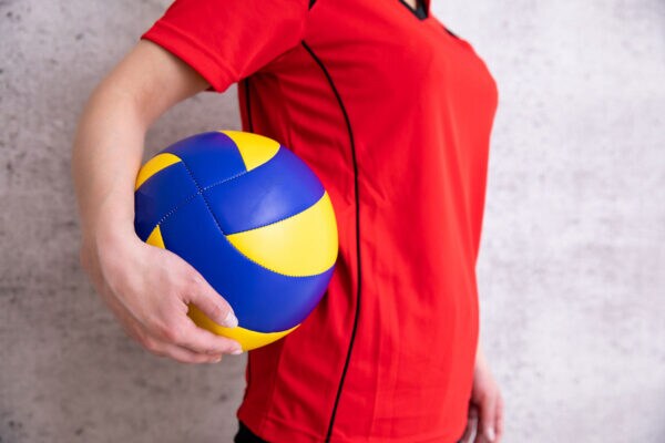 「下着が透ける」「白ユニフォームが…」10代女子がスポーツを“やめたい”と思う切実な理由とは