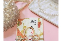 《結婚式参列》衣装代、交通費もろもろ…7割が負担を実感。“見えないご祝儀”の平均金額、内訳まで！