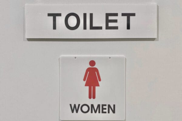 「一生の後悔」女装して《女子トイレ》に行った知人に…SNSの“告白”で可視化した女性たちの“恐怖”の正体