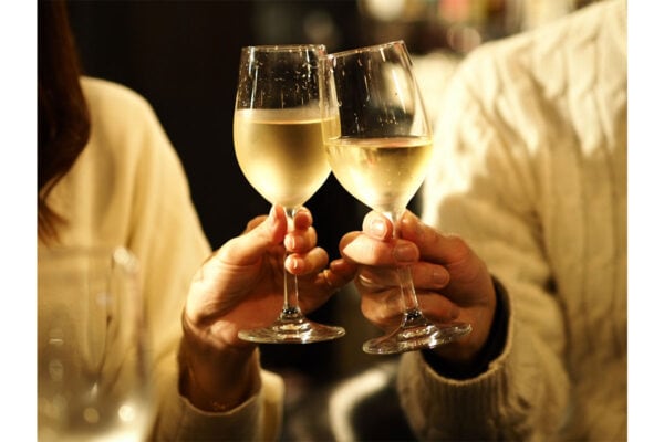 聖夜に試される「会計の流儀」。物価高で迎える「クリスマス」デートの予算…割り勘は許せる？