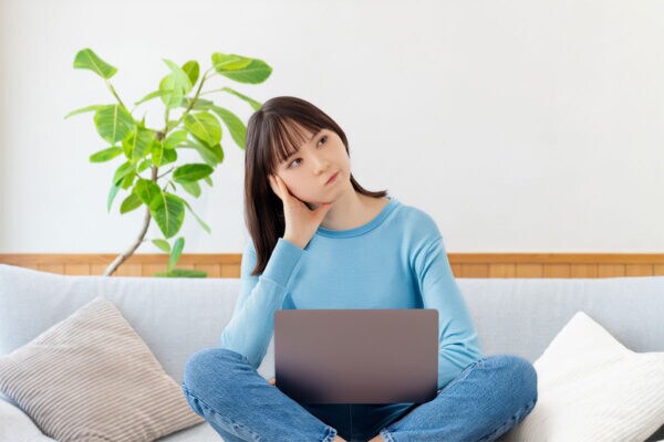 「趣味がある」女性は9割！ 働く女性のリアルな実態。月10万つぎ込む“推し活”勢がいる一方で…「無趣味」に悩む少数派の本音