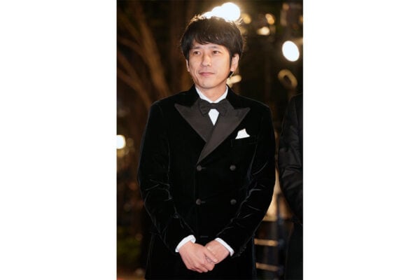 【ランキング】“実は小柄”と知って驚く《男性芸能人TOP10》 岡田准一、二宮和也らを抑え、164cmで1位に選ばれたのは？