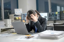 「深夜のメール」はマナー違反？「上司を呼び捨て」は時代遅れ？令和のビジネスマナーの《境界線》とは