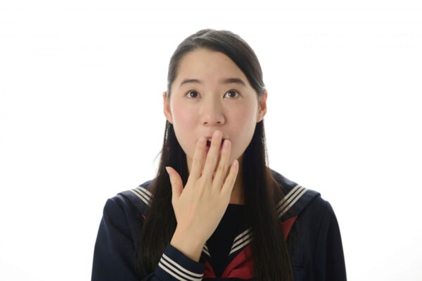 「白すぎてバケモノかと…」高校生の3割がドン引きする、大人の“やりすぎ”美容とは