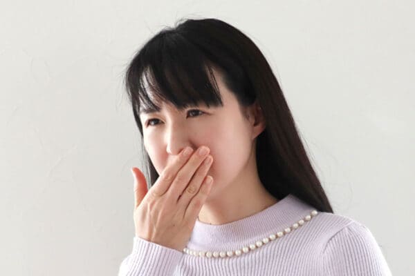 「口が臭い」原因は飲み会後にあり…40・50代の半数がやっていた《衝撃のズボラ実態》とは