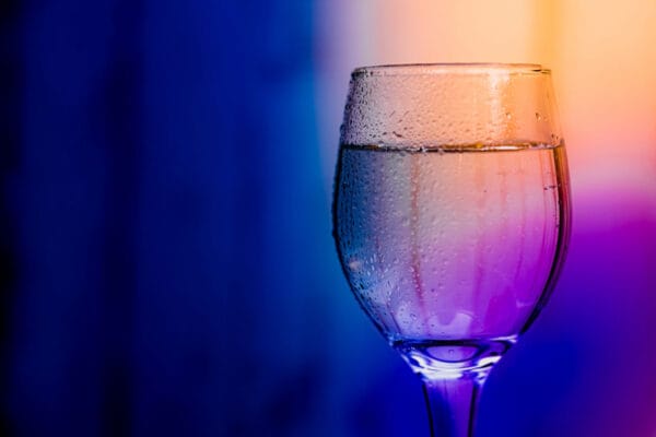 「見るのが辛い」社会人が《劣等感を抱く瞬間》2位:能力差を感じた時、1位は…?調査で判明した黒い感情の“根源”