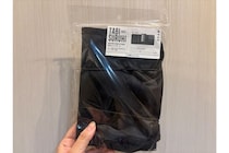 【スリコ】年末年始の帰省・旅行のお供に♪スタンドミラー付き「解決コスメポーチ」収納力はいかに…使用感を徹底レビュー！