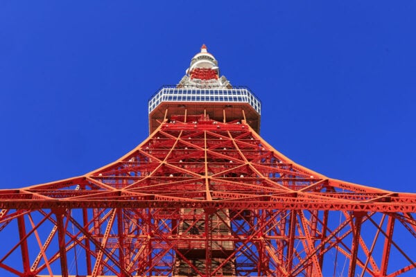 「東京は“平民コンテンツ”だけ楽しめば神」「金持ちのマネをしない」SNSで《上京生存戦略》が話題！「わかる」「いや地方がマシ」と賛否の声