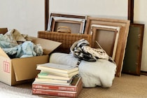 【大掃除】思いきって捨てたけど…　「取っておけば良かった（泣）！」　後悔する人、想像以上に “多い” 現実