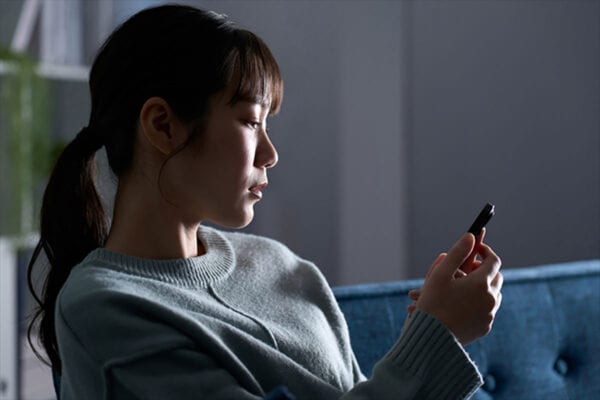 別れてもSNS監視、匂わせ投稿…「元恋人」に執着するのは男か女か…？20代男性の3人に1人行っている“行為”とその理由が衝撃