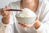 2万人以上が選ぶ《ご飯に合うおかず》ランキングTOP10！3位：ハンバーグ、2位：焼肉…を抑えた“不動の1位”は？