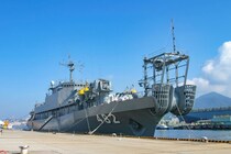 「発想がいい！」「マニアックすぎ」海上自衛隊の“クリスマスケーキ”投稿に2万いいね！SNSをザワつかせている「ライフ・ラインケーキ」とは