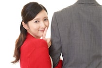 女性のホンネは生々しい…《結婚したい男性の職業》TOP10！ 3位は弁護士、医者が2位！？高収入エリートを抑えた1位は？