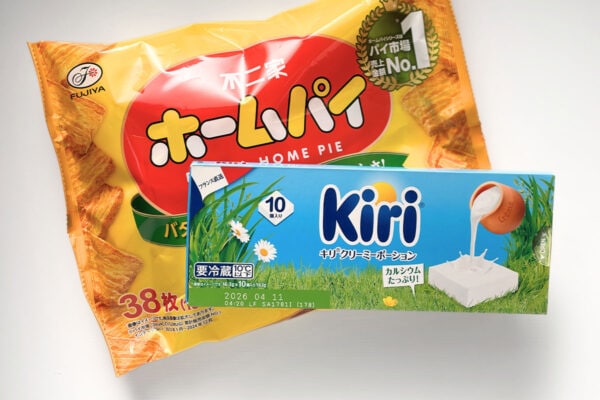 不二家「ホームパイ」×「クリームチーズ」サンドするだけで“魅惑のおやつ”が完成！