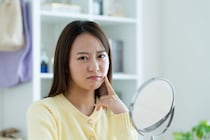 《肌トラブル》メンタルに与える影響は深刻だった… 具体的な影響とは？ “肌対策”はどうしているのか？