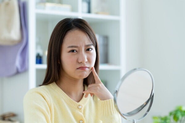 《肌トラブル》メンタルに与える影響は深刻だった… 具体的な影響とは？ “肌対策”はどうしているのか？