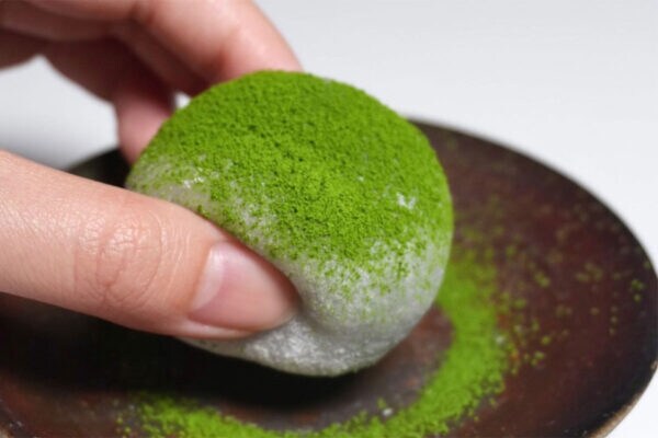 【ふるさと納税】見るからに濃い、京都発の“抹茶大福” 「MAMIDORI」が登場！ 1時間で300個売れた話題のスイーツ