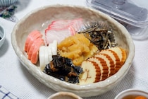 「おせち料理」飽きた時の《逃げ道グルメ》 5位「焼肉・ステーキ」、3位「寿司」を抑え、無性に食べたくなる“熱々の1位”に輝いたのは？