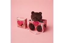 【バレンタイン限定】“ベアグッズ”にときめく「キットカット ハートフルベアー」第二弾が登場！“ぬい”やマグカップ、缶など