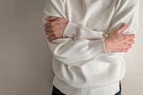 「うっすらと鳥肌がたった」 自身の「死亡説」に困惑した芸能人たち…デマ拡散の背景とは